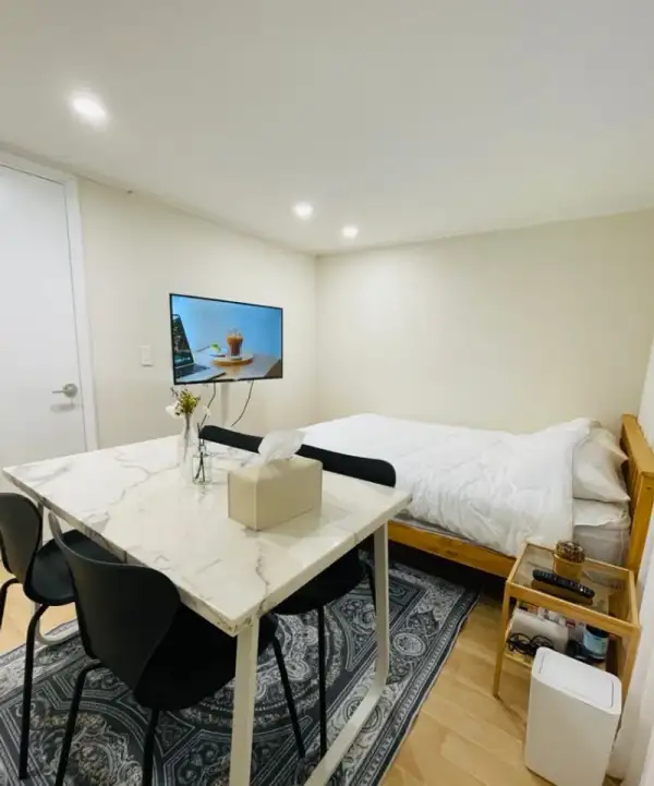 house image 0