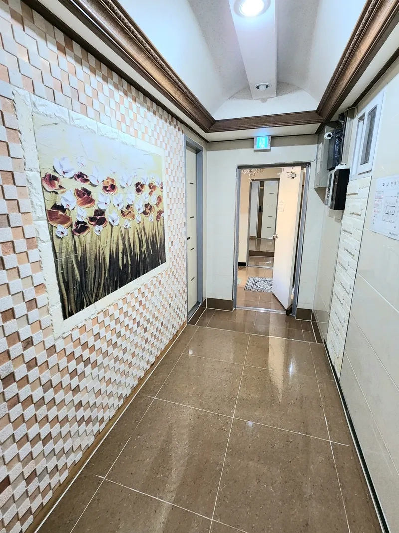 house image 0