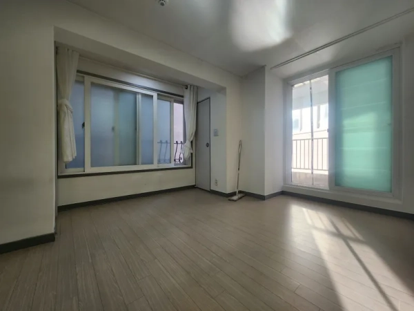 house image 0
