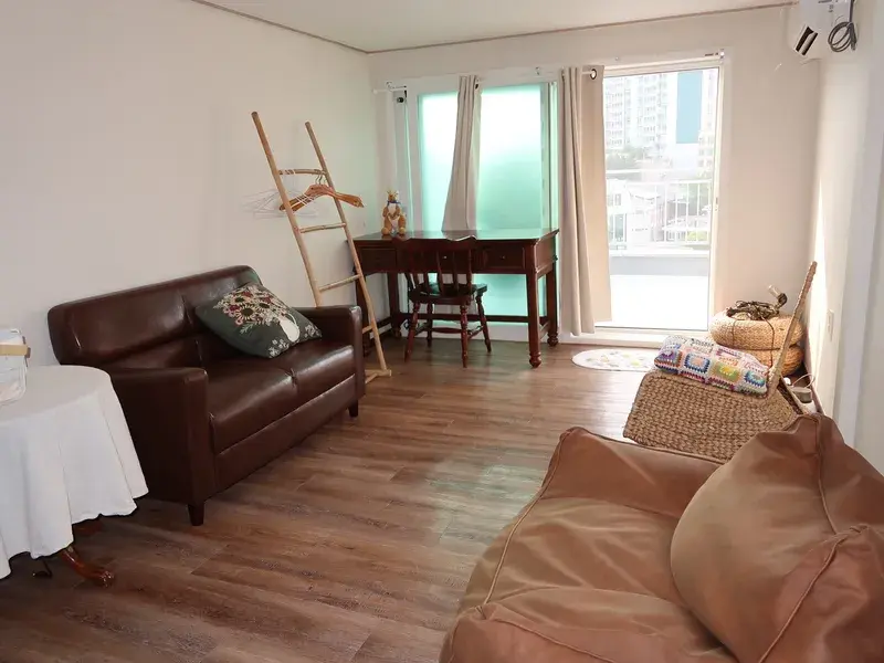 house image 0