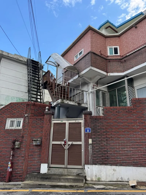house image 0