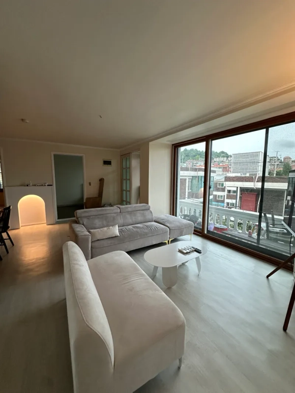 house image 0